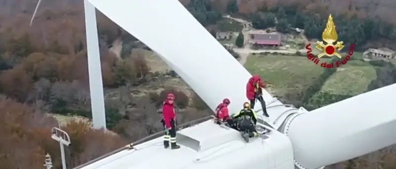 La spettacolare esercitazione dei vigili del fuoco in Calabria [VIDEO]