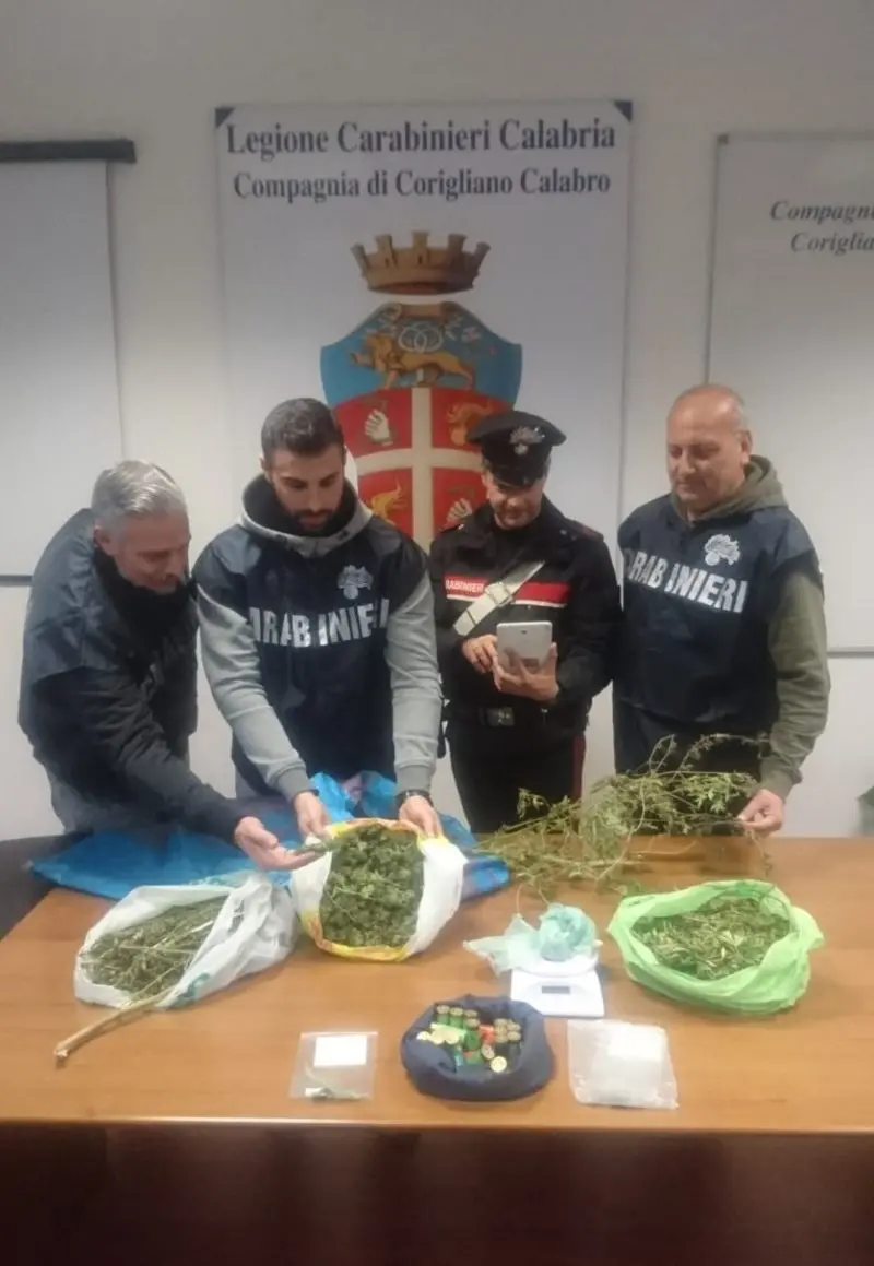 Famiglia gestiva il mercato della droga: i carabinieri arrestano 3 persone