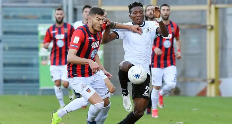 Okereke è di un altro pianeta. Lo Spezia ne fa quattro al Cosenza (4-0)
