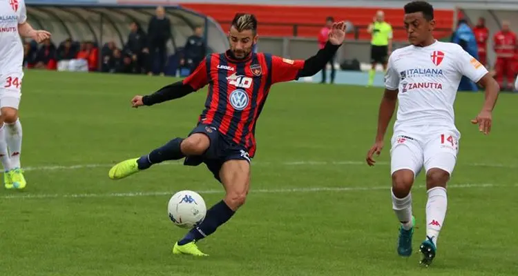 L'urlo di Garritano infiamma Cosenza. Padova battuto in rimonta 2-1