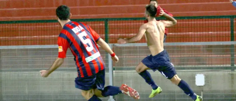 Tutti dietro al Cosenza. Dopo 17 anni in Calabria comandano i Lupi