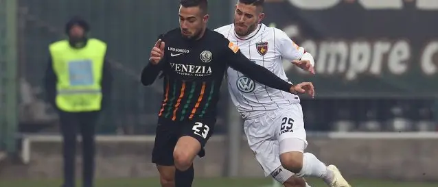 Lecce a -2 dal Palermo, Cosenza vola. Tabellini e voti dopo il 17° turno di B