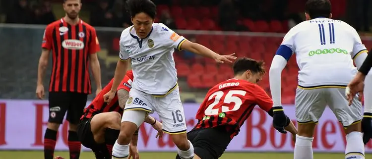 Il Palermo corre, sotto il Cosenza non si vince. Tabellini e voti dopo il 19° turno di B