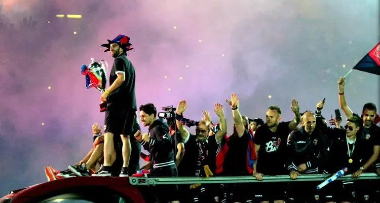 Il Cosenza arriva al Marulla con la coppa: è il video più cliccato del 2018