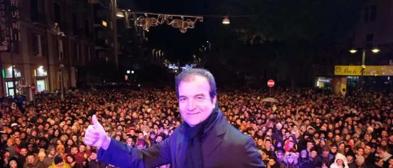 Cosenza stracolma per il Capodanno in piazza: tutte le foto