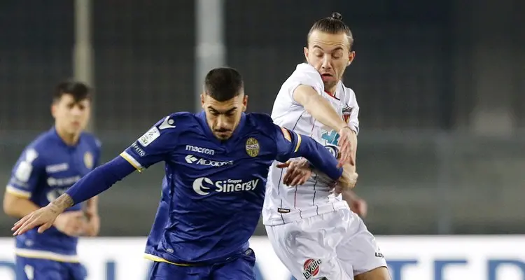 Cosenza, che rimonta. Sciaudone e Idda beffano il Verona: finisce 2-2
