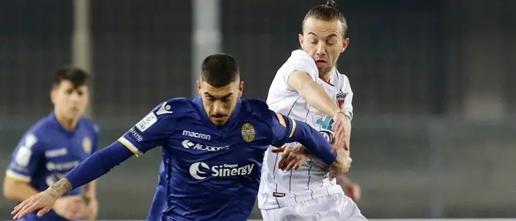 Cosenza, che rimonta. Sciaudone e Idda beffano il Verona: finisce 2-2