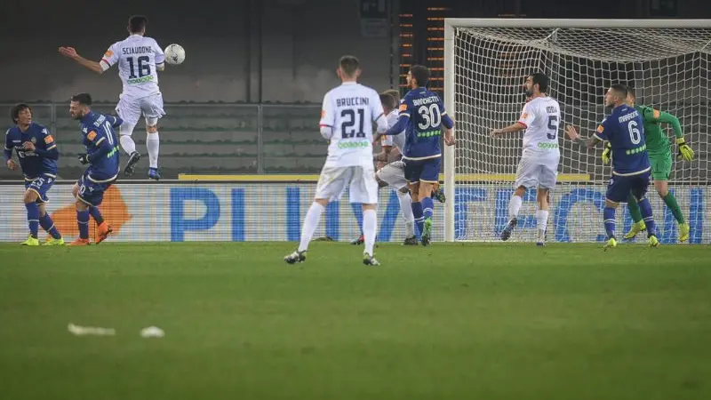 Foto Claudio Martinelli/LaPresse28 gennaio 2019 Verona Italiasport calcioVerona vs Cosenza - Campionato di calcio Serie BKT 2018/2019 - stadio Bentegodi.Nella foto: sciaudone daniele segna per il cosenza (2-1)Photo Claudio Martinelli/LaPresseJanuary 28th, 2018 Verona Italysport soccerVerona vs Cosenza - Italian Football Championship League BKT 2018/2019 - Bentegodi stadium.In the pic: Sciaudone danele scores (2-1) , LAPRESSE