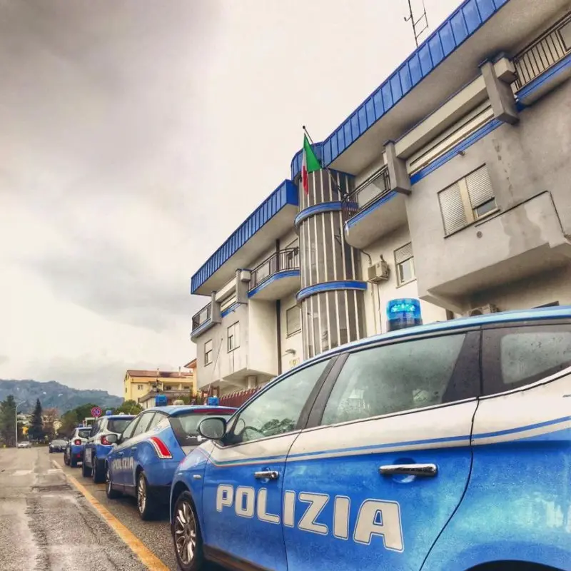 Furto in appartamento, la polizia arresta due persone