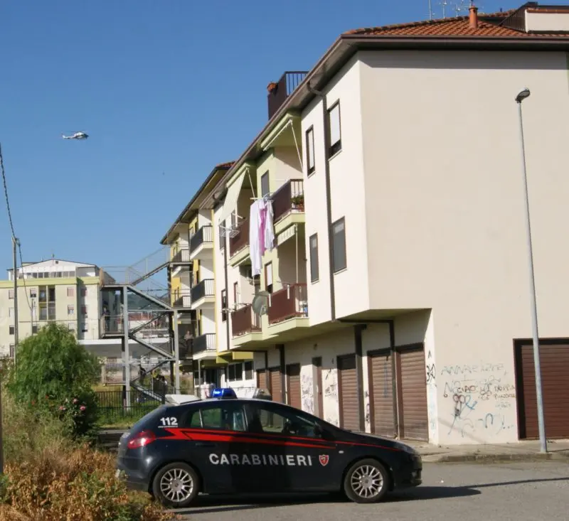 Nascondeva l'eroina in un agrumeto: arrestato dai carabinieri