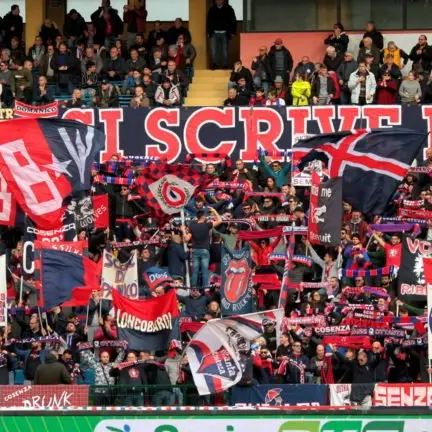 Anche la Tribuna B sciopera ed accoglie l'invito della Curva Sud