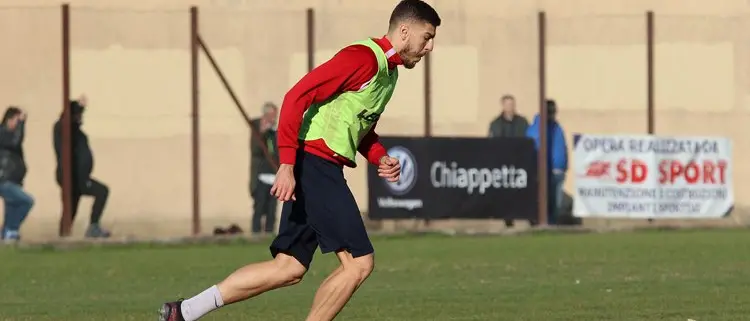 Cosenza, Dermaku stringe i denti. Conto alla rovescia per averlo in campo