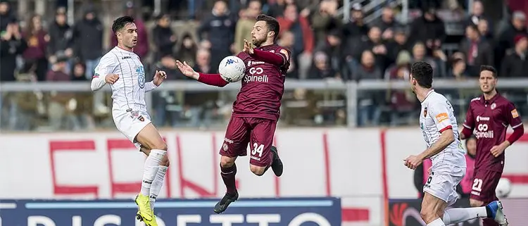 Classifica e difesa ok, ma le assenze... Gil up&down del Cosenza