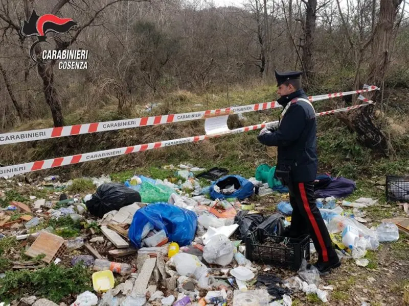 Cosenza, i carabinieri sequestrano una discarica abusiva