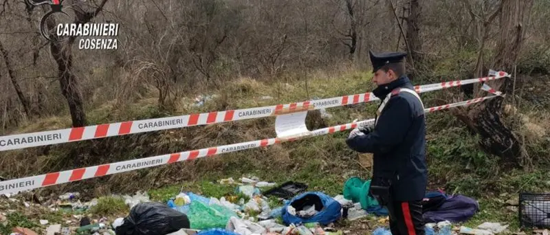 Cosenza, i carabinieri sequestrano una discarica abusiva
