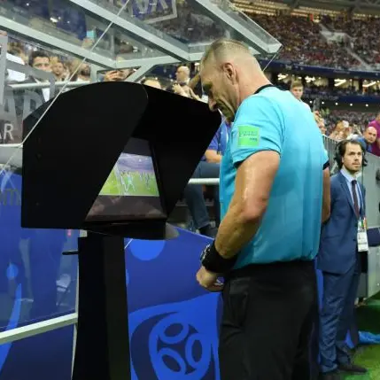 Nicchi, no alla Var in Serie B: «La mettiamo pure in Eccellenza?»