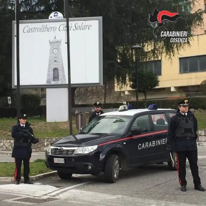 Castrolibero, teneva la moglie segregata in casa da tre giorni: arrestato
