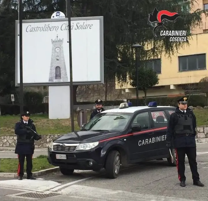 Castrolibero, teneva la moglie segregata in casa da tre giorni: arrestato
