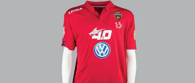 Cosenza, ecco la maglia con la patch celebrativa dei 105 anni