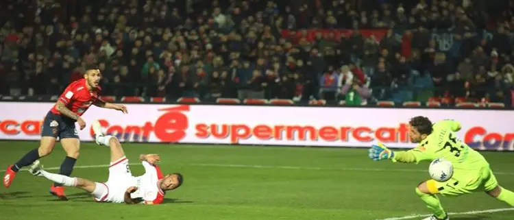Cosenza ubriaca di rossoblù. Tutino-gol e super Perina stendono il Carpi