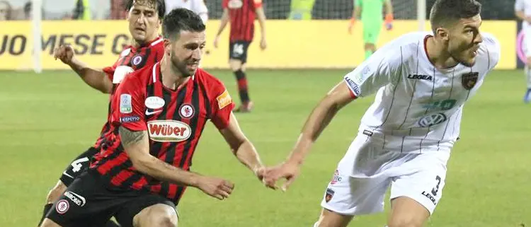 Serie B, la barzelletta continua: il Tar dà il via libera ai playout