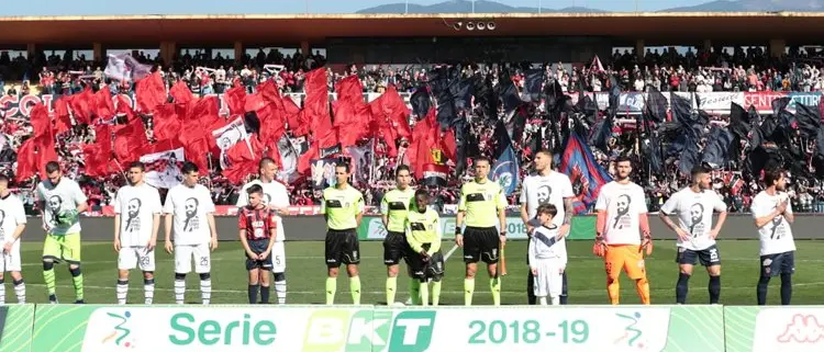 Il Brescia ribalta il Cosenza con un aiutino. Bisoli fa 3-2 nel recupero