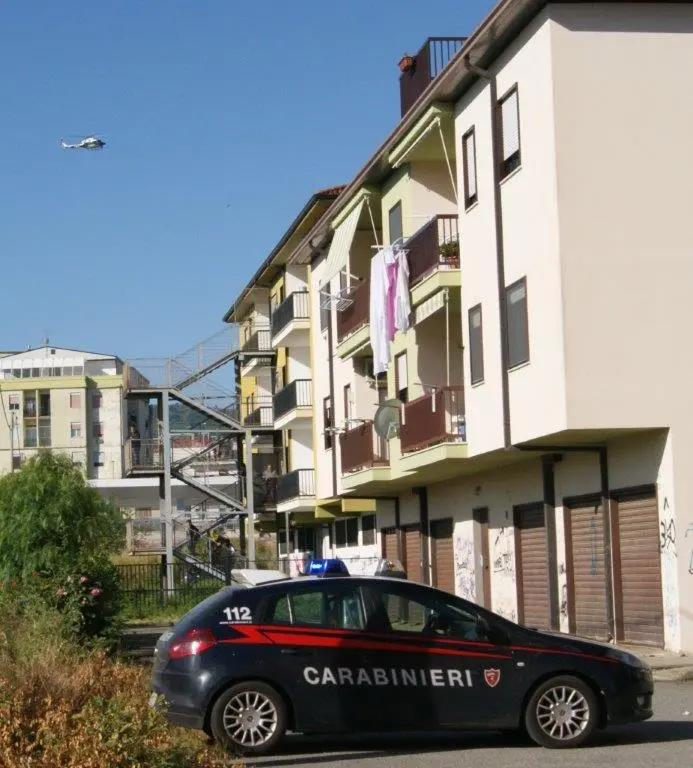 Weekend lontano da casa, ma era evaso dai domiciliari: arrestato