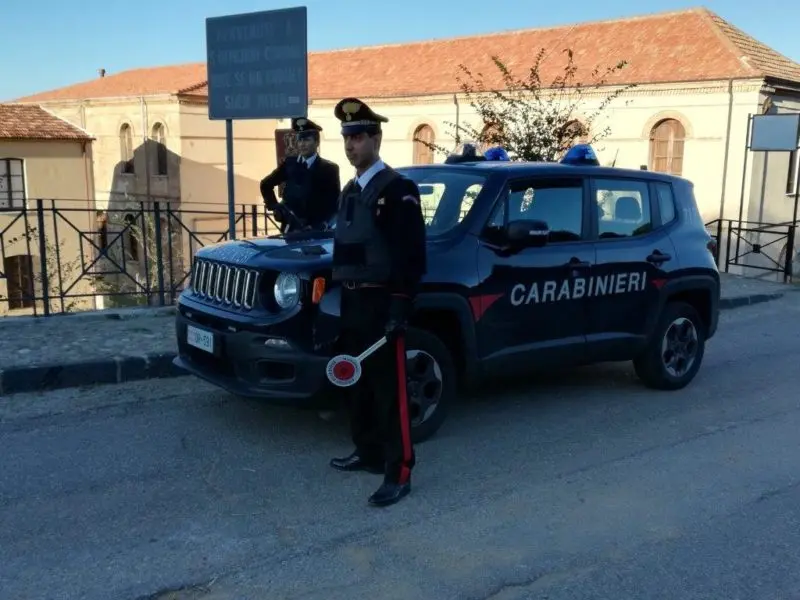 San Demetrio Corone, devasta bar in centro: denunciato dai carabinieri