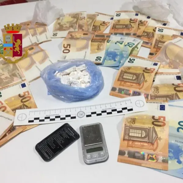 Spaccio di droga a Schiavonea, i poliziotti arrestano una coppia