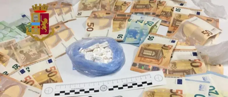 Spaccio di droga a Schiavonea, i poliziotti arrestano una coppia