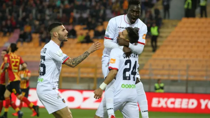 Foto Ingenito Renato/LaPresse 03 Aprile 2019 Lecce (LE) Italia sport calcio Lecce vs Cosenza - Campionato di calcio Serie BKT 2018/2019 - stadio Giardiniero.Nella foto:esultanza al gol di GarritanoIngenito Renato/LaPresse 03 April, 2019 Lecce (LE) Italy sport soccer Lecce vs Cosenza - Italian Football Champion ship League BKT 2018/2019 - Giardiniero stadium.In the pic:Garritano exult , LAPRESSE