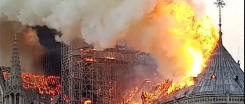 DAL MONDO | A fuoco la cattedrale di Notre-Dame a Parigi [VIDEO]