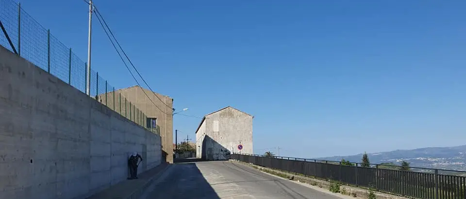 Lattarico, lavori terminati: messo in sicurezza il muro del cimitero