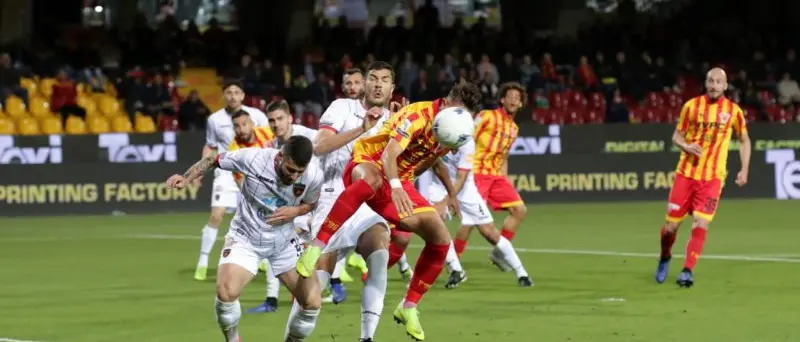 Al Lecce il big match col Brescia, Crotone ok. Il punto dopo la 35° di Serie B