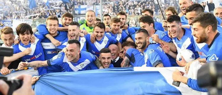 Brescia in Serie A, il Lecce spreca il match point. Dietro è bagarre