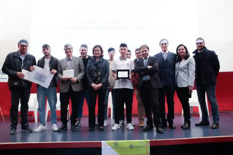 Gli studenti dell'IIS di Castrolibero vincono il concorso \"latuaideadimpresa\"