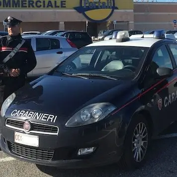 Evade dai domiciliari per comprarsi un telefonino: arrestato