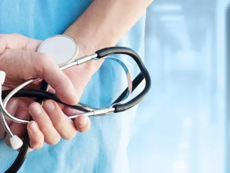 Arresti alla Dulbecco, elettrodi e aghi cannule trafugati dai reparti ospedalieri per usarli negli studi medici privati