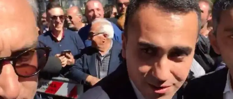 VIDEO ESCLUSIVO | Cosenza, il popolo di Di Maio fischia Matteo Salvini