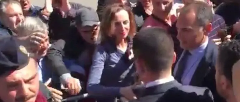 Cosenza, il vicepremier Di Maio tra promesse e contestazioni