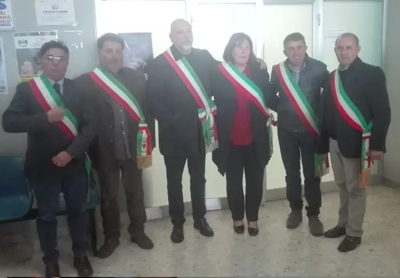 Laboratorio analisi, la battaglia dei sindaci: «Tutelare i cittadini» [FOTO]