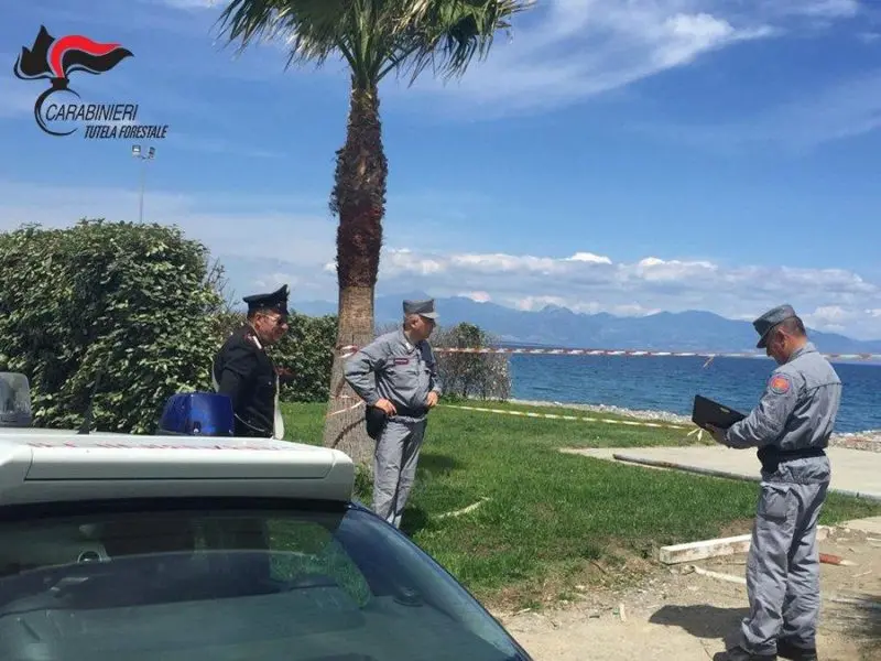 Rossano, ostruito sbocco a mare: denunciate nove persone