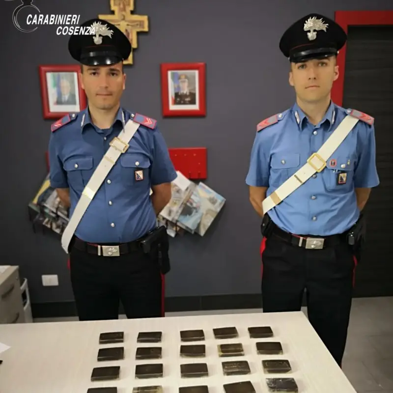 Aveva tre chili di droga nell'auto: arrestato dai carabinieri