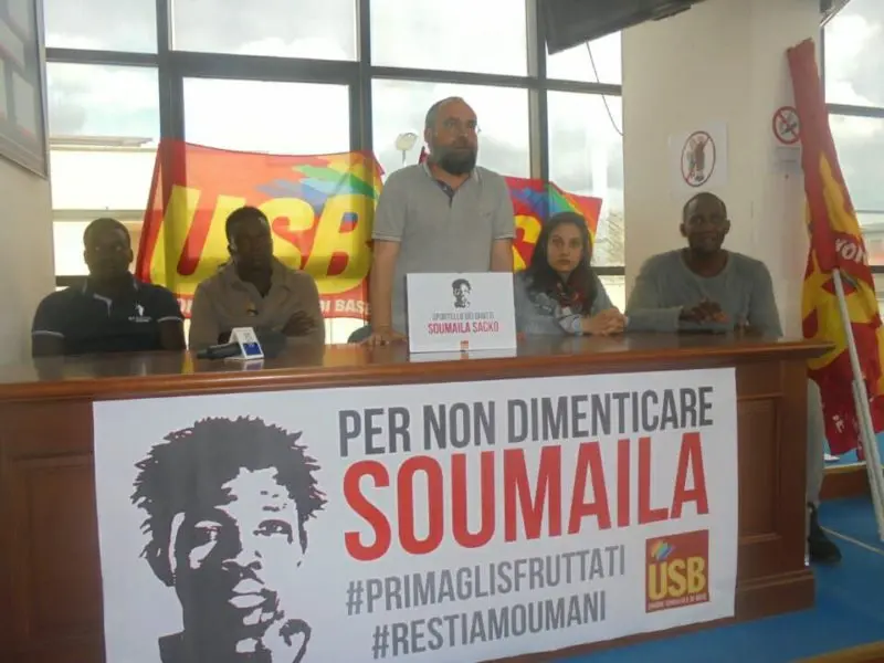 Commozione e rabbia all'iniziativa dell'Usb in ricordo di Soumaila Sacko