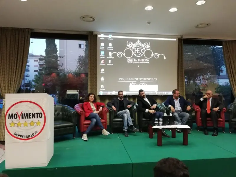 Rende, i 5 Stelle: «Al ballottaggio non stiamo con nessuno»