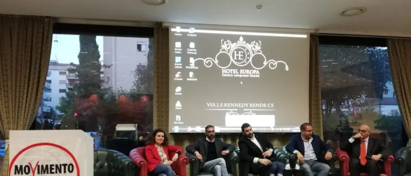 Rende, i 5 Stelle: «Al ballottaggio non stiamo con nessuno»