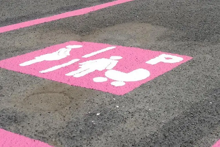 Trebisacce si tinge di rosa: 10 nuovi parcheggi per le donne in gravidanza