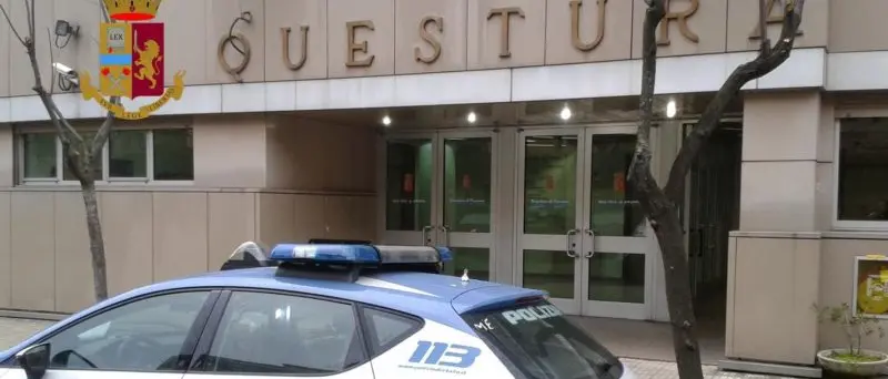 Perseguita e minaccia una donna di Cosenza, scatta il divieto di avvicinamento