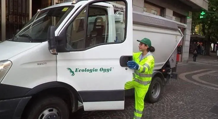 Cosenza, raccolta rifiuti sospesa per l'Immacolata