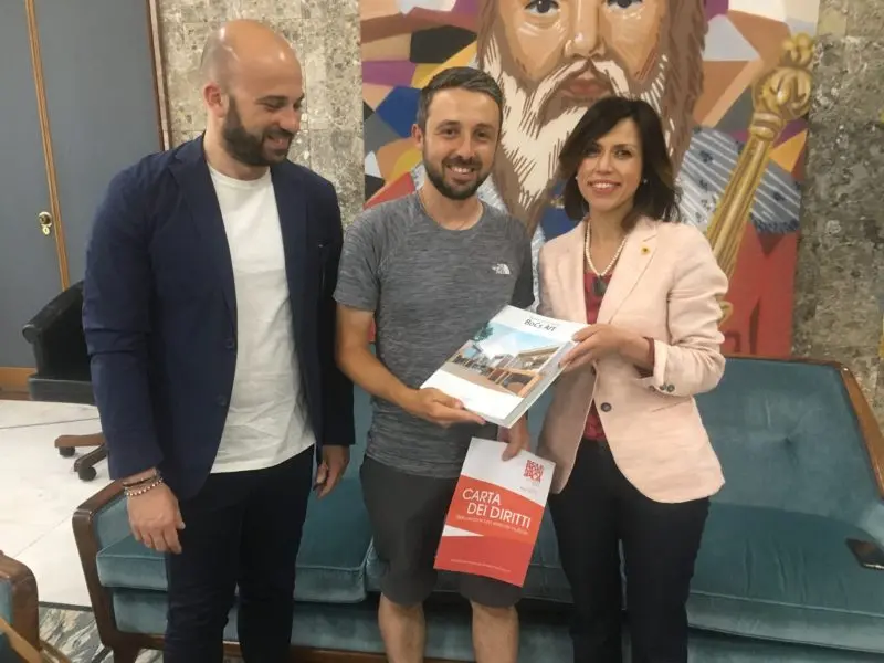 A piedi da Genova alla Calabria per l'Aism, Marco Osky Togni a Cosenza [FOTO]